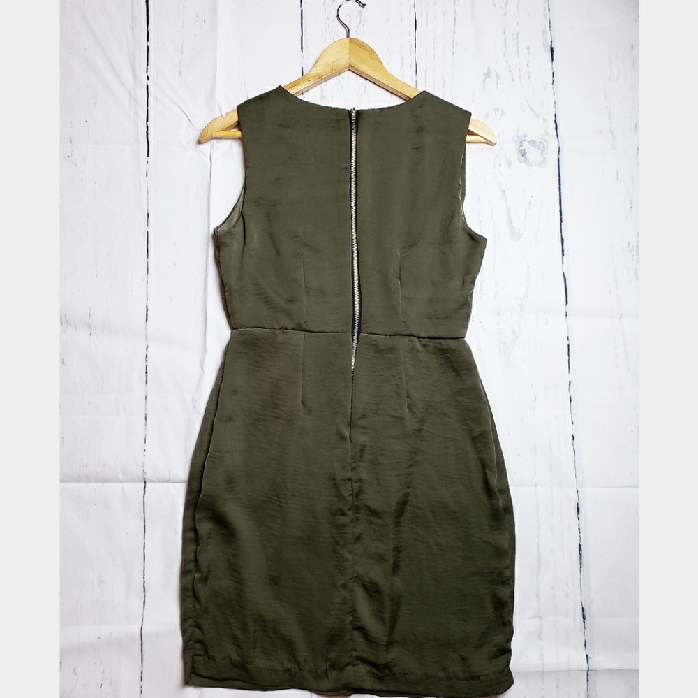 City Triangles | Olive green dress - Picture 2 of 6